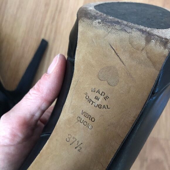 Moschino Vero Cuoio Black Leather Stilleto Two Button - Picture 10 of 10